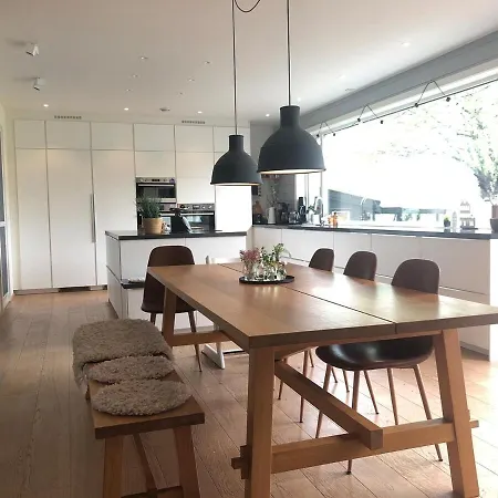 Beautiful Residence, Close To Great Beaches Good For Surfing Villa