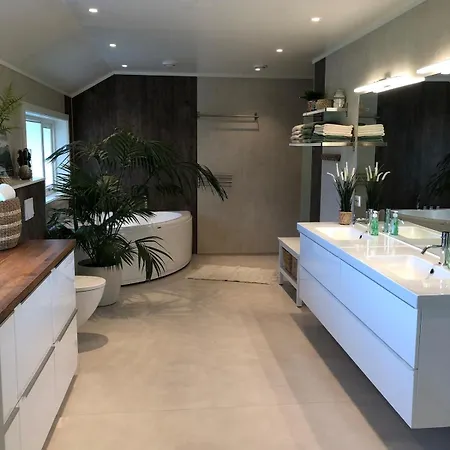 Villa Beautiful Residence, Close To Great Beaches Good For Surfing