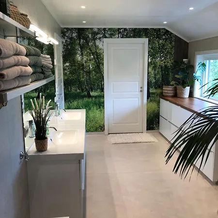 Beautiful Residence, Close To Great Beaches Good For Surfing